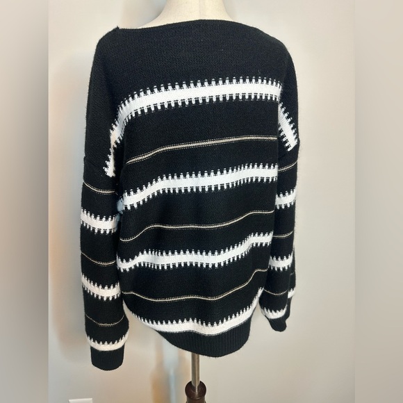 Sz L no brand black and white boat neck sweater soft wide sleeve - Picture 4 of 6